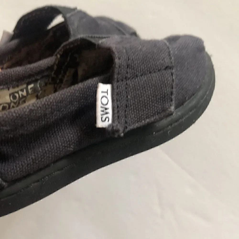Toms black Velcro closure toddler play sneakers size 6